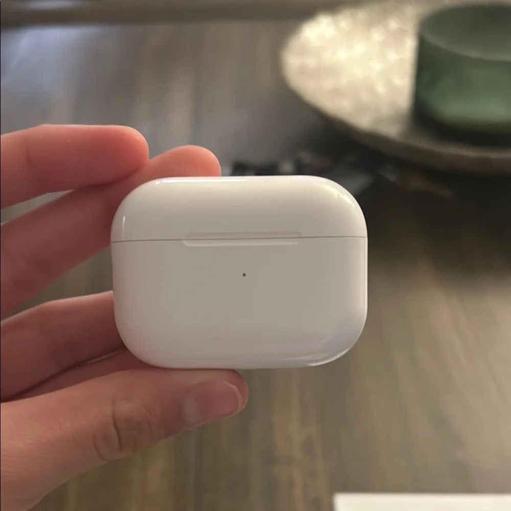 White Wireless Earbuds